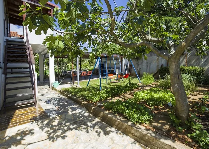 Apartment Vili * Pinezići